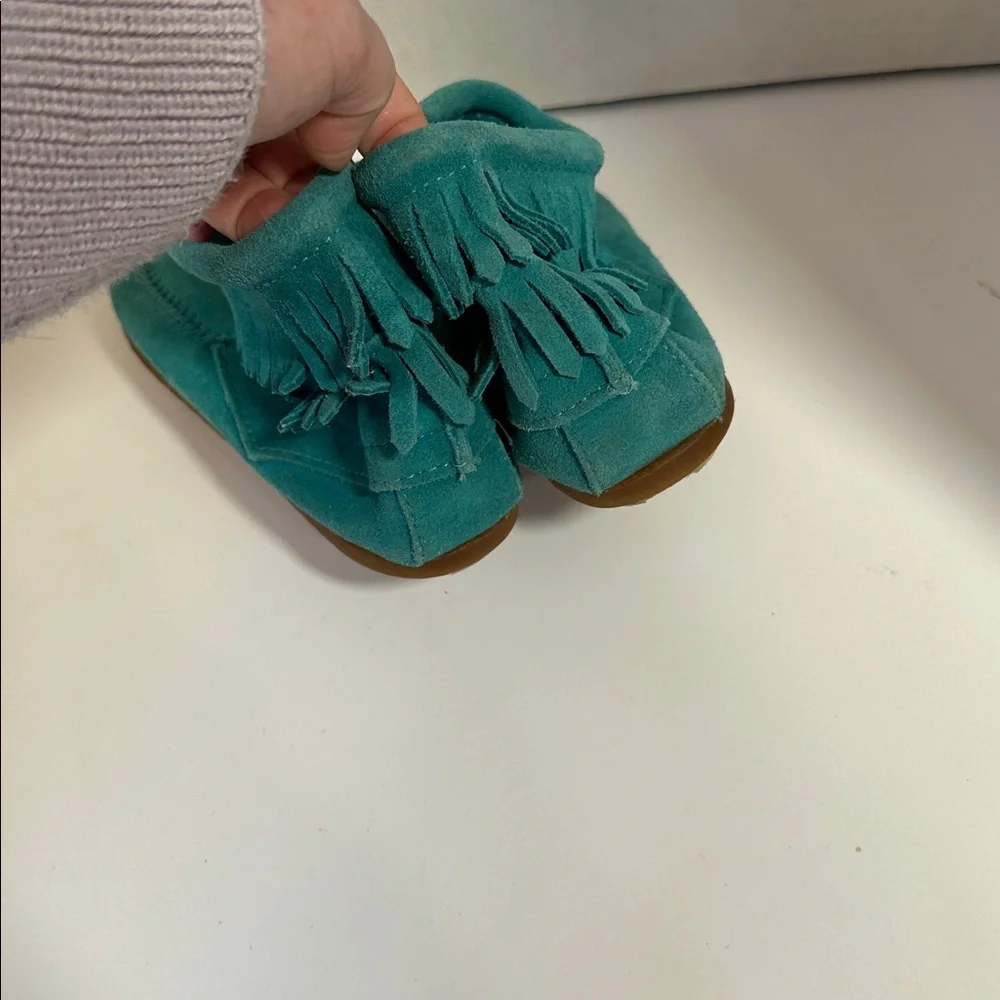 Minnetonka teal double fringe suede shoes size 3